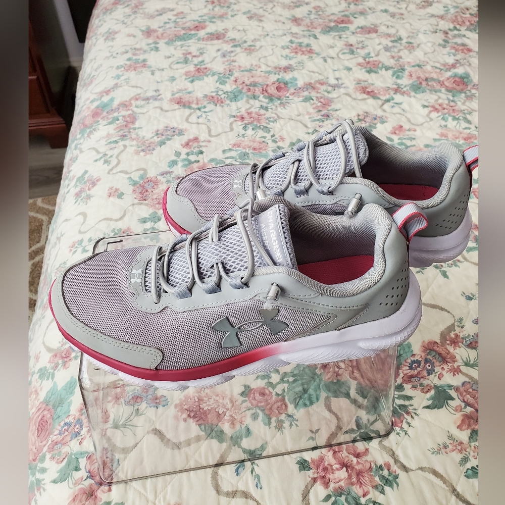 Under Armour Charged Assert womens leather sneakers size 8 1/2